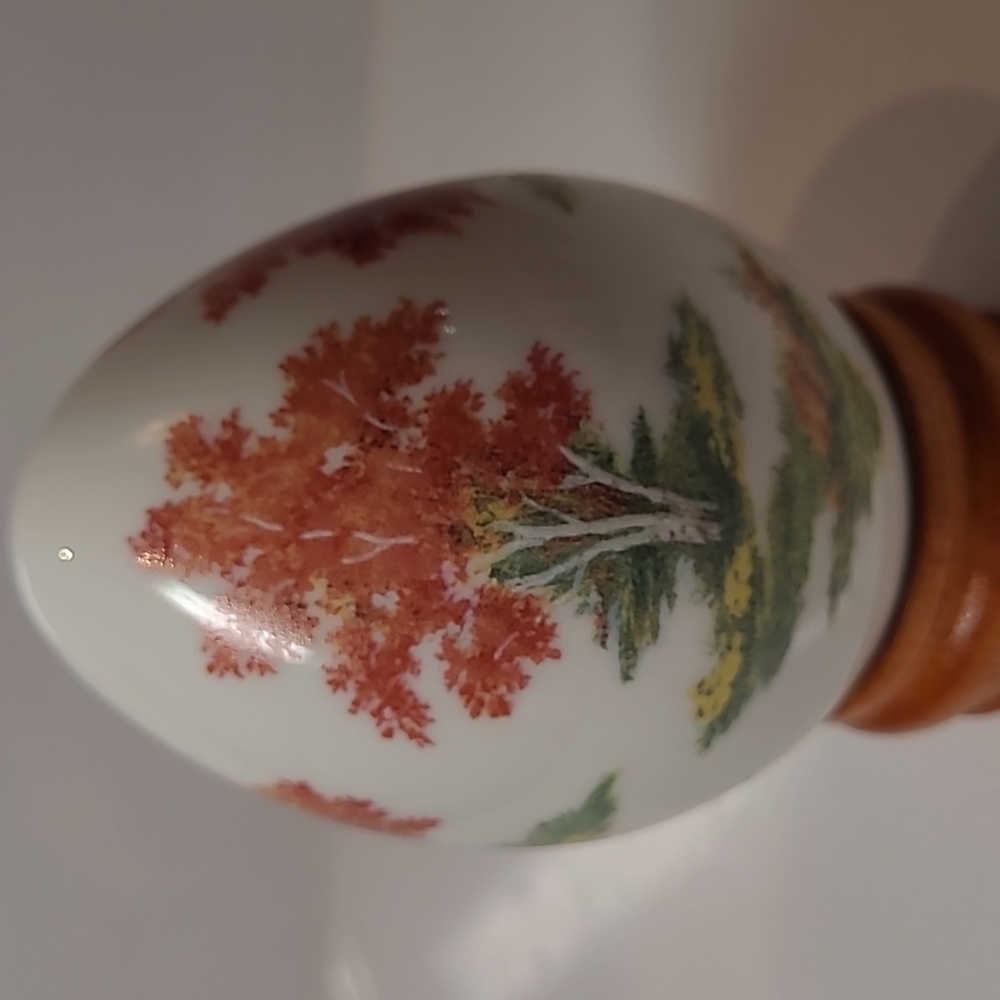 Vintage Princeton gallery 1993 porcelain egg Unicorn w/ wood stand - Picture 2 of 4